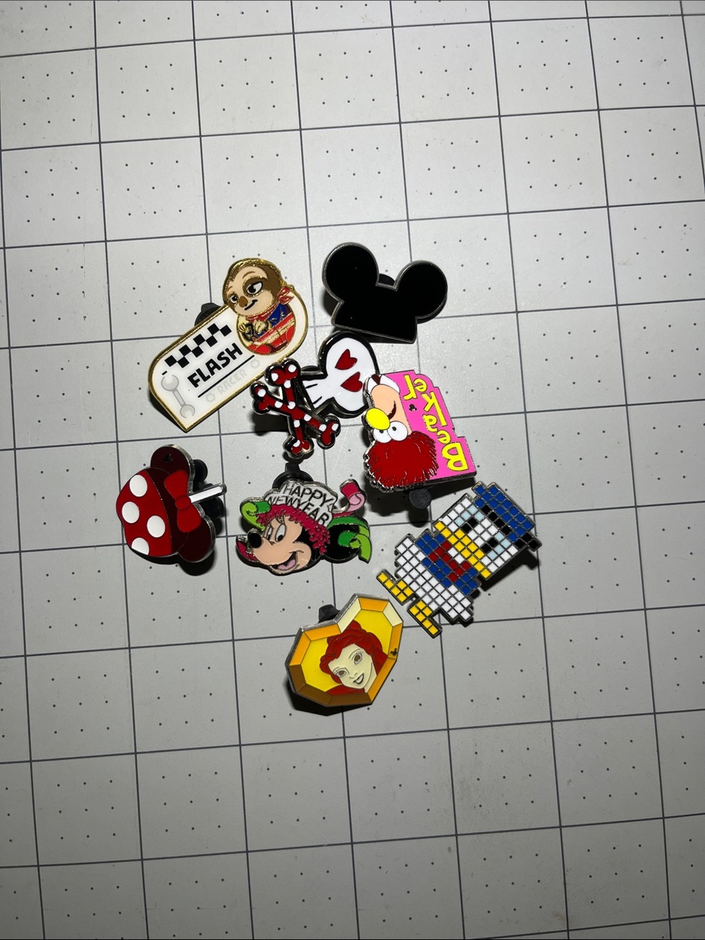 8 Disney Character Enamel Pins Set - Colorful Kids Toy Collection